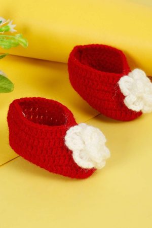 Red Woollen Booties With White Flower